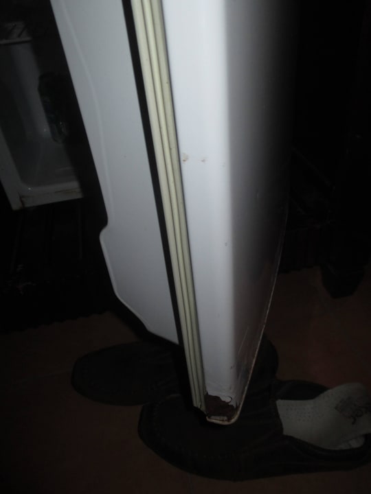 Roststellen am stets laut brummenden Kühlschrank Iberostar Origin Laguna Azul