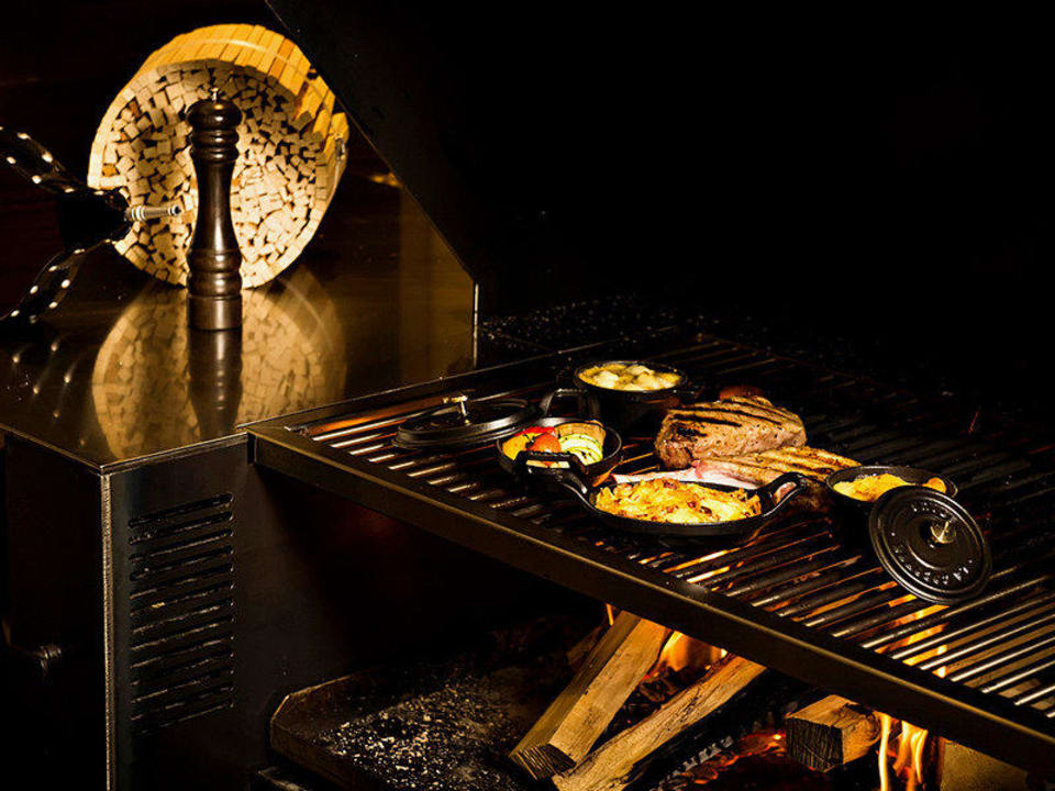 Holzgrill im "Crap da Fö" Hotel Palü