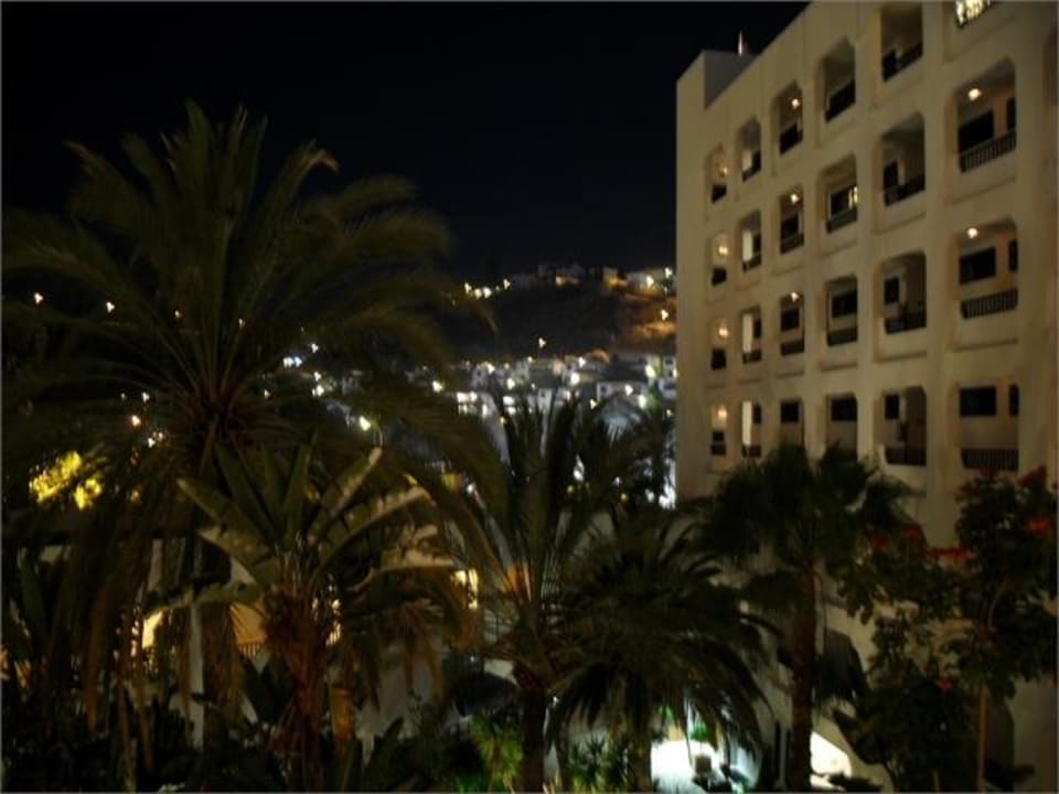 Hotelhinterhof bei Nacht Corallium Beach by Lopesan Hotels - Adults only