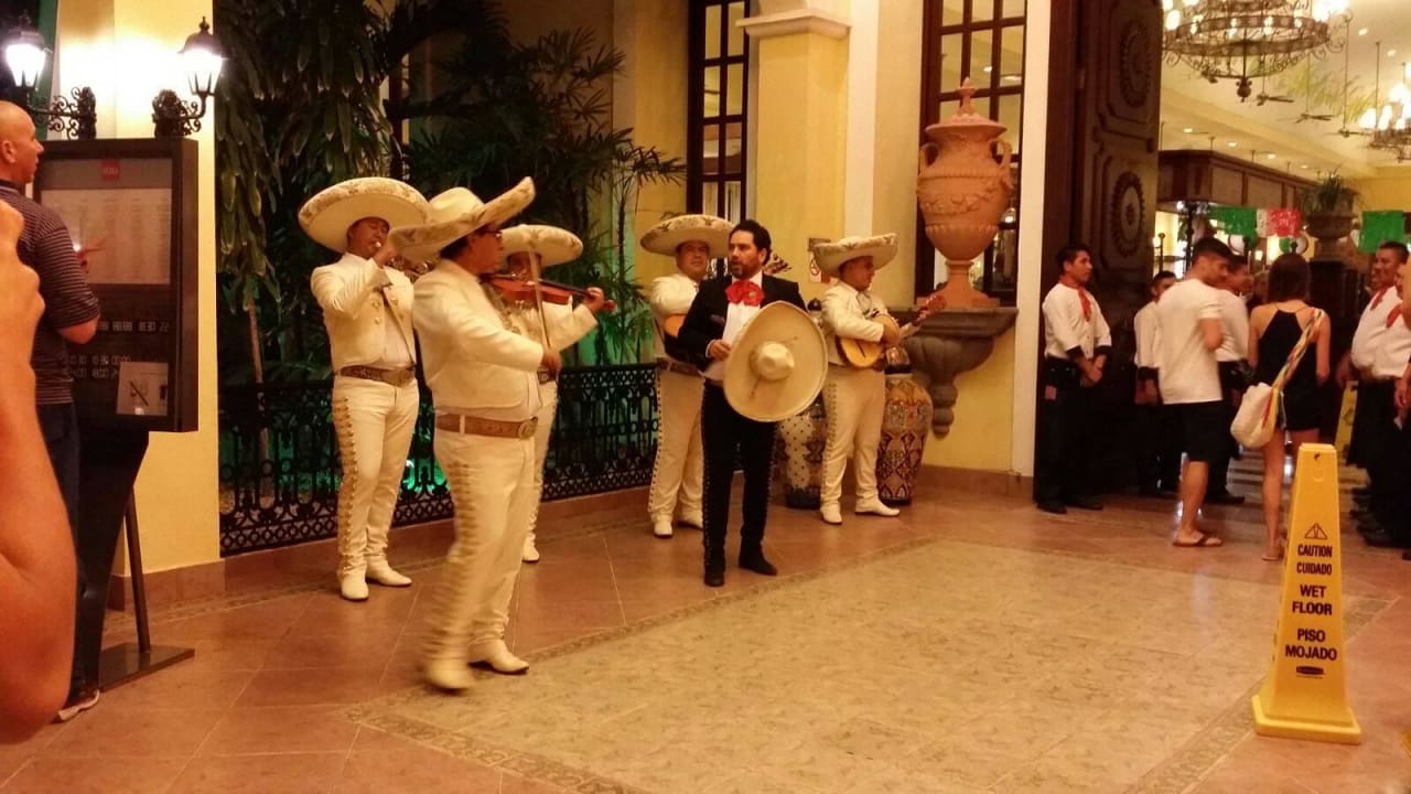 Eingang am Abendessen  Hotel Riu Tequila