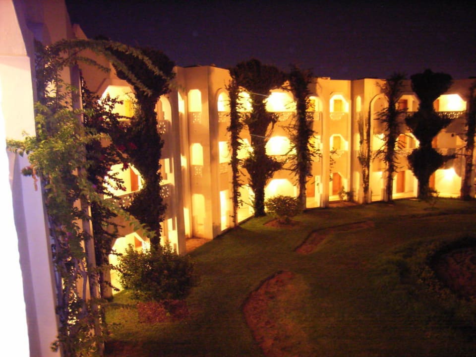 Hotel bei Nacht Mahdia Beach & Aquapark