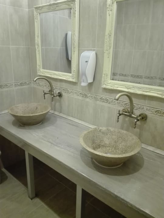 Toilette am Speisesaal Hotel Mena Palace