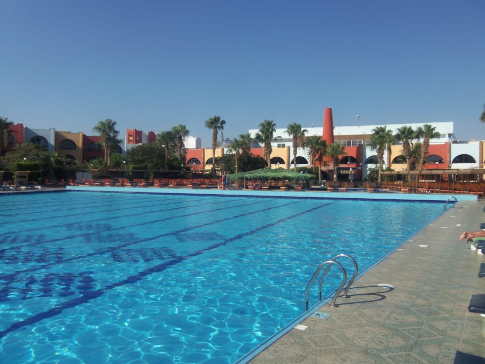 Вид на бассейн Arabia Azur Resort