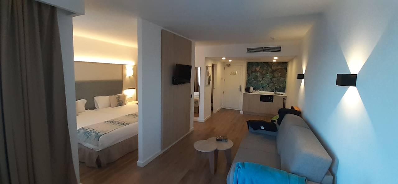 Zimmer Alua Suites Las Rocas