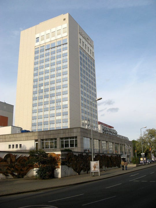 Blick auf den Hotel-Turm NYX Hotel Erfurt