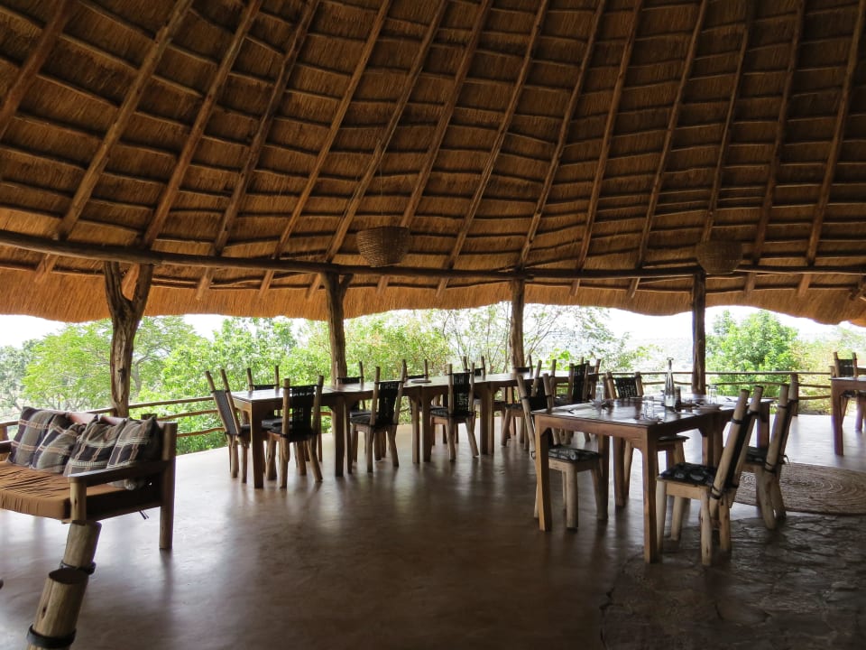 Tolle Aussicht beim Essen Rwakobo Rock Lodge