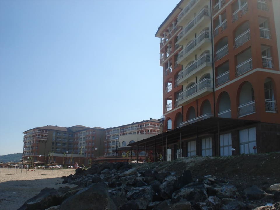 Blick vom Strand aufs Hotel Sol Luna Bay