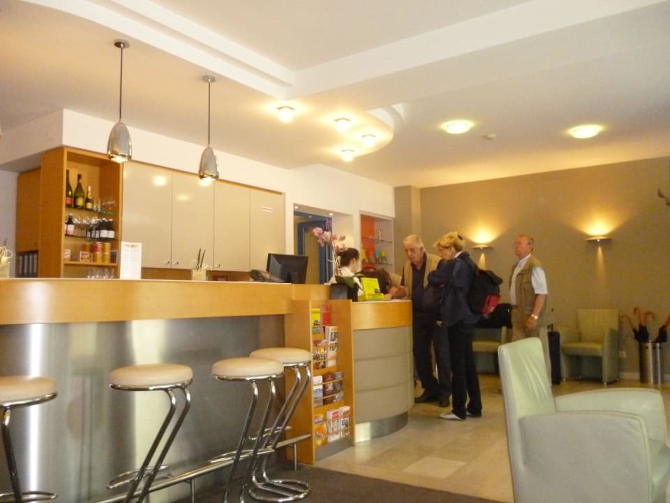  A little bar in the reception Henriette Stadthotel Vienna