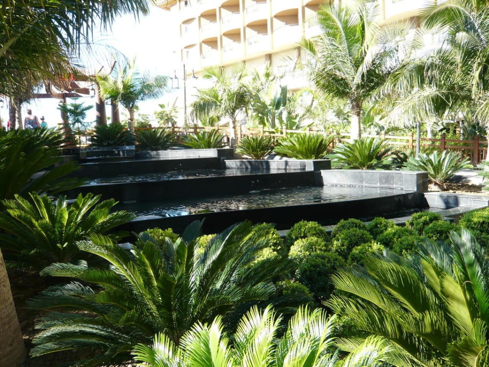 Vor dem Ausgang vom Hotel zum Pool Hotel Royal Dragon