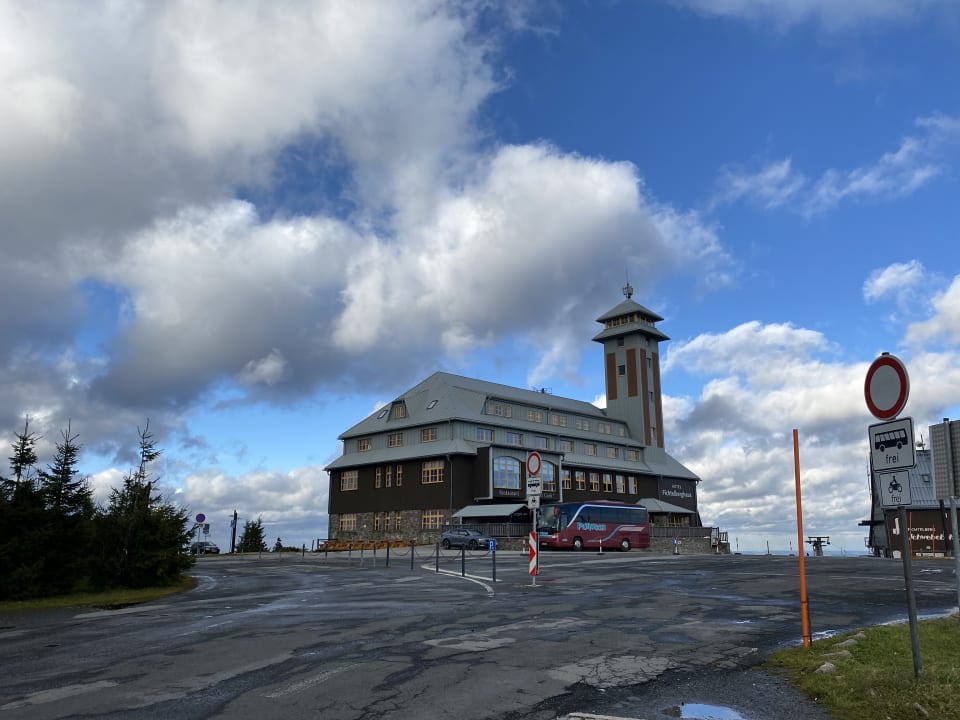 Außenansicht Hotel Fichtelberghaus