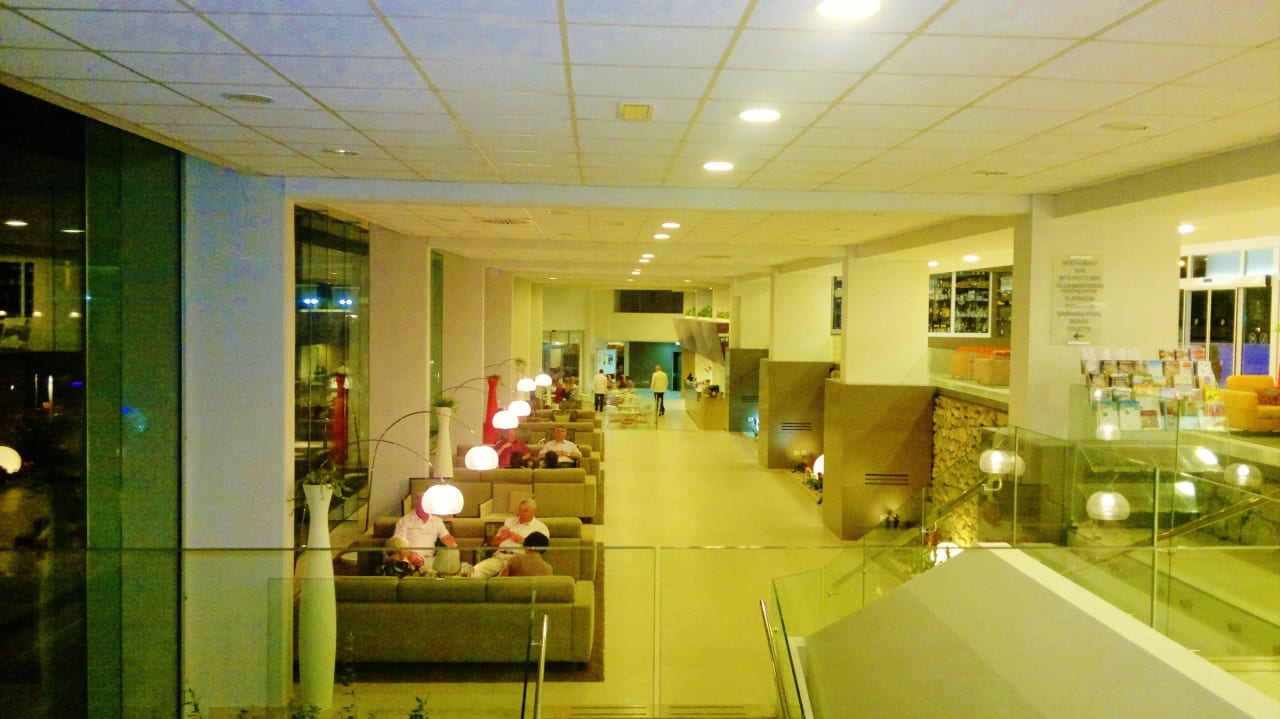 Около ресепшн Hotel Mediteran Plava Laguna