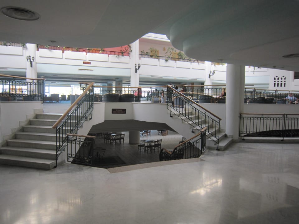 Eingang zu den beiden Bars Hotel El Mouradi Skanes Beach