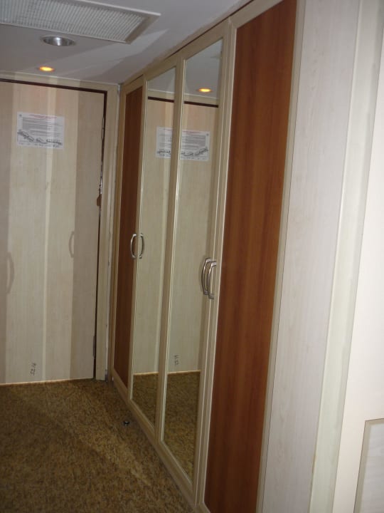 Kleiderschrank rechts AQI Pegasos World