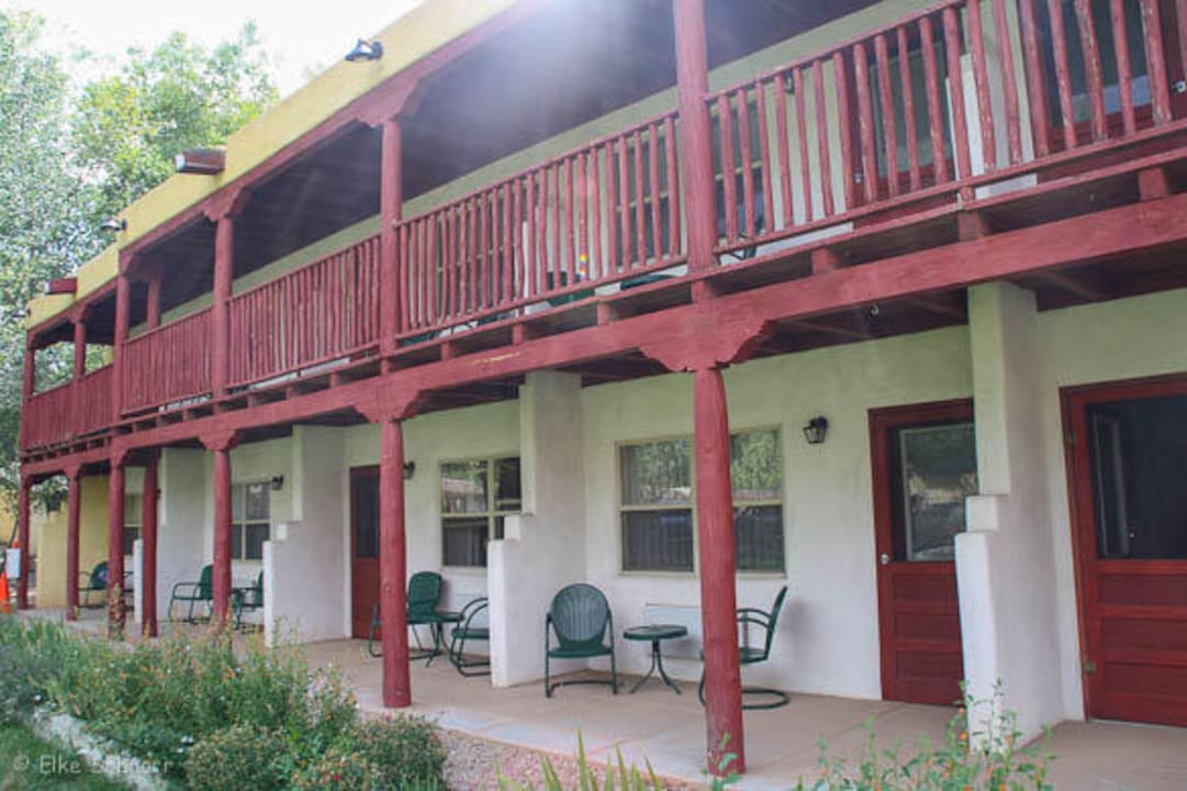 Außenansicht El Pueblo Lodge