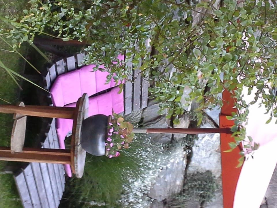 Gemütliche Ruhezonen rund um die Apartements Chalet Forstbauer