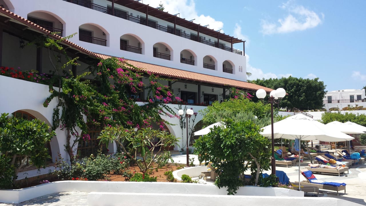 Barterrasse und Ladenzone Creta Maris Resort