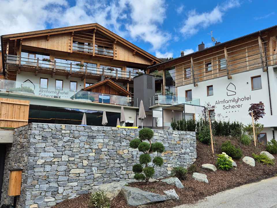 Außenansicht Almfamilyhotel Scherer
