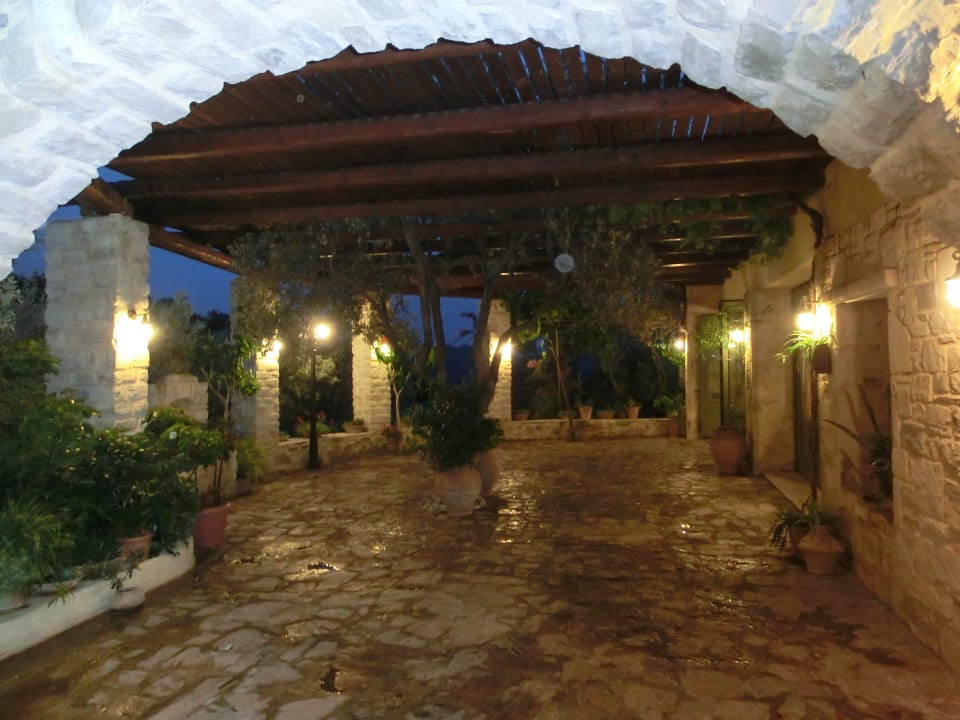 Nach einem Regen... Hotel Eleonas