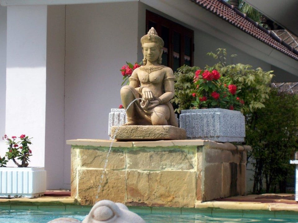 Thailändischer Mäneken Piss Hotel The Privacy Beach Resort & Spa