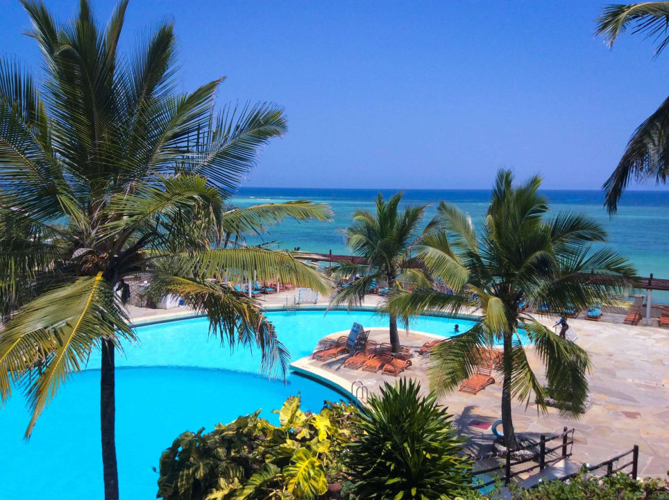 Großer Pool Leopard Beach Resort & Spa