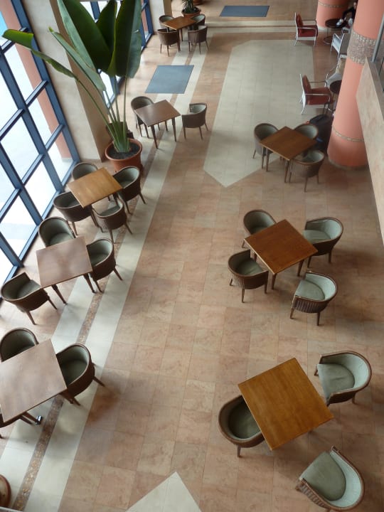 8 Tische für viele Gäste Hotel H10 Tindaya