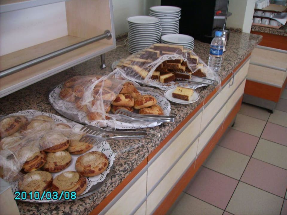 Gebäck und Kuchen zum Mittag Hotel Kahya