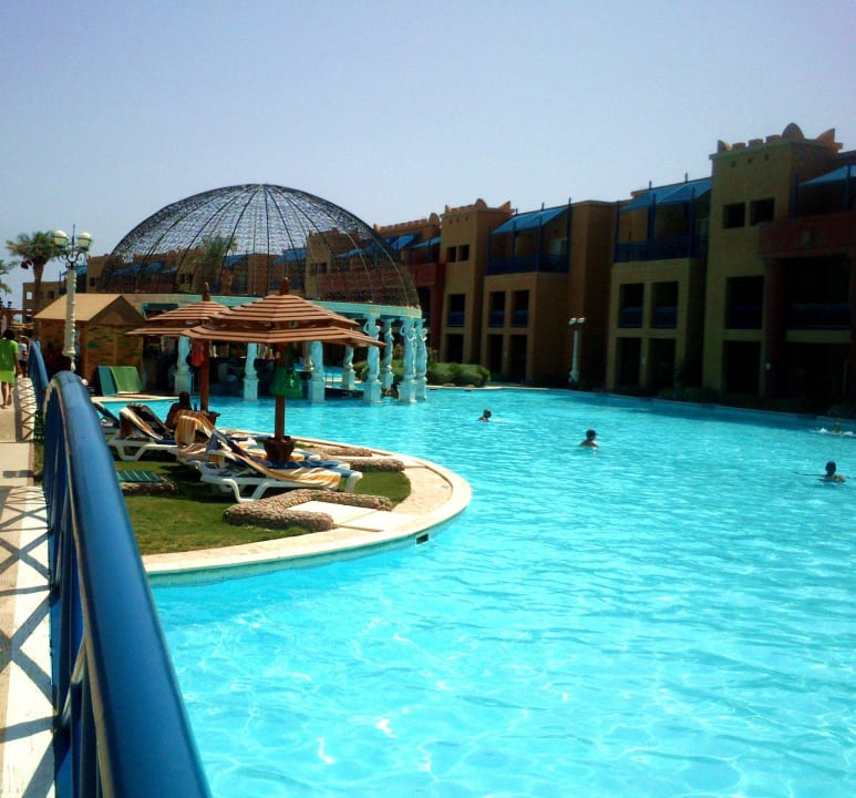 Bar w basenie Hotel Titanic Palace