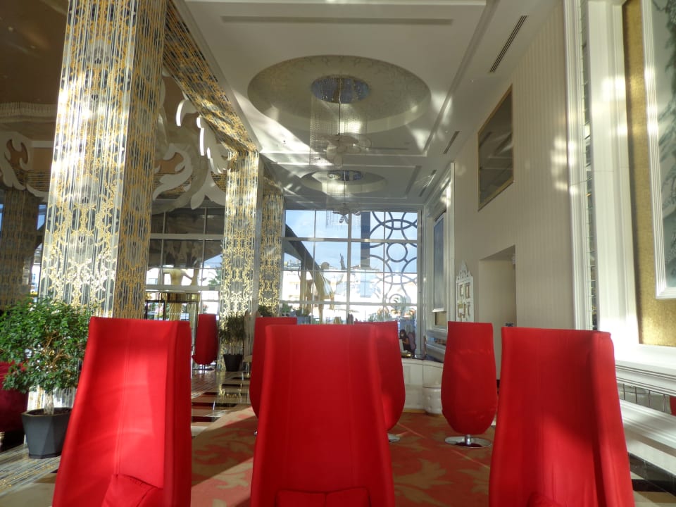 Lobby Azura Deluxe Resort & Spa Hotel