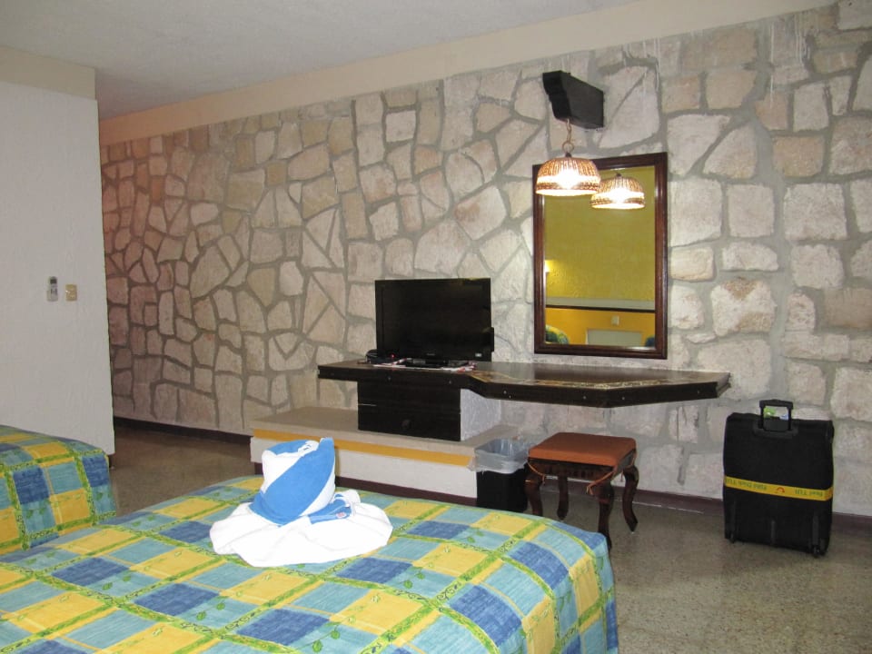 Links war der Eingangsbereich zum Zimmer Hotel Tucan Siho Playa