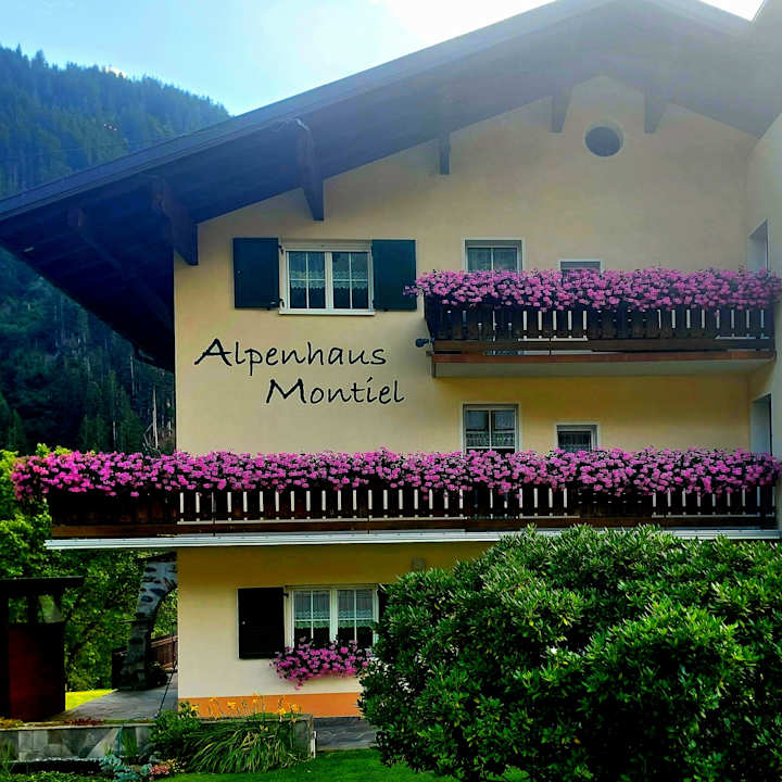 Außenansicht Alpenhaus Montiel