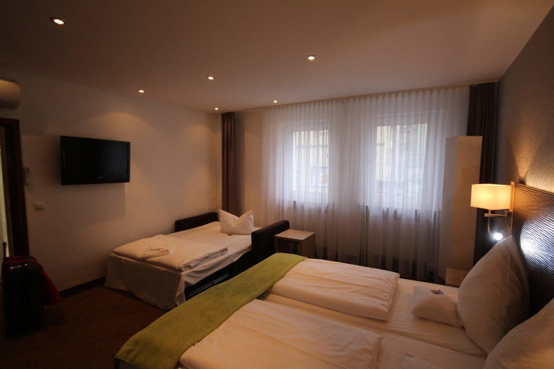 Schlafraum Zimmer 153 Ringhotel Loew's Merkur