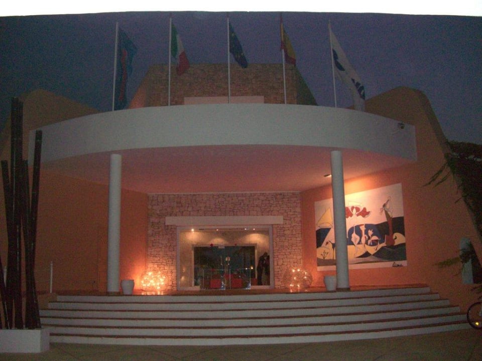 The One Ibiza Hotel am Abend Destino Pacha Ibiza Resort - Adults only