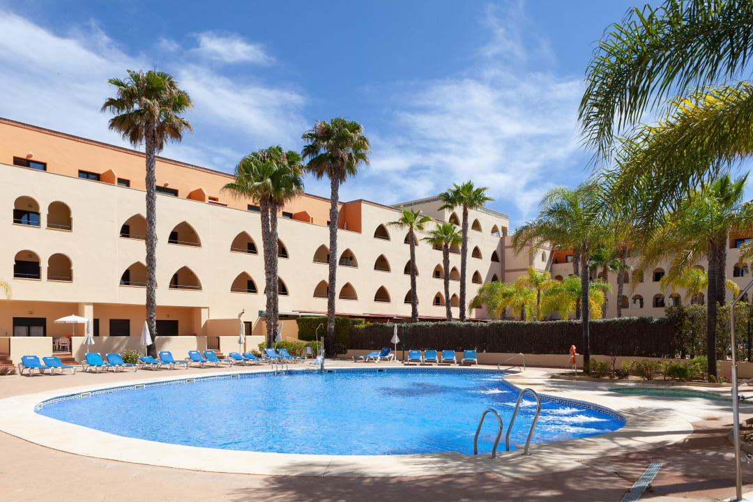 Pool Apartamentos Playamarina by Senator