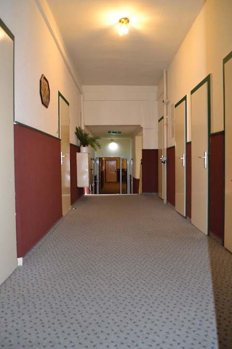 Flur zu den Zimmern Hotel Weißer Hirsch