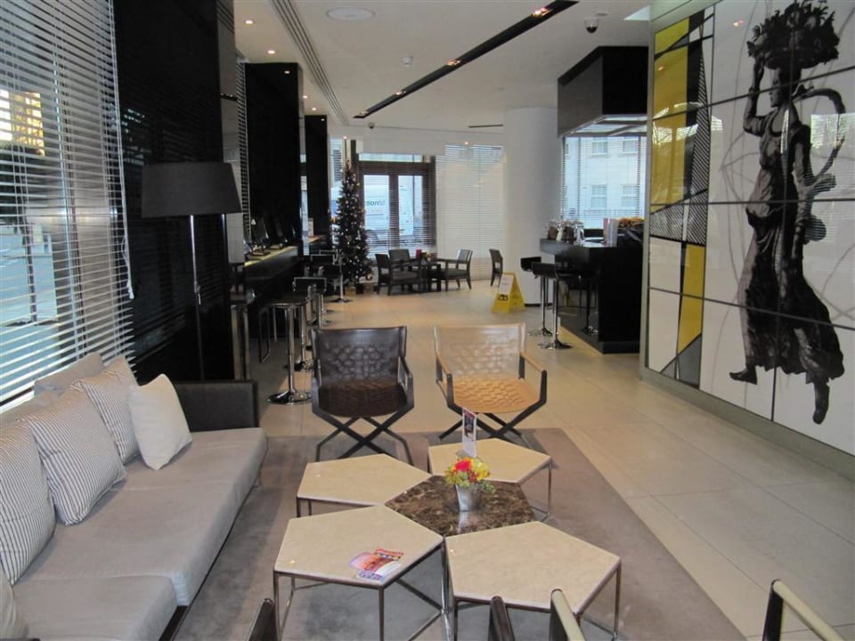 Eingangsbereich Hotel H10 London Waterloo