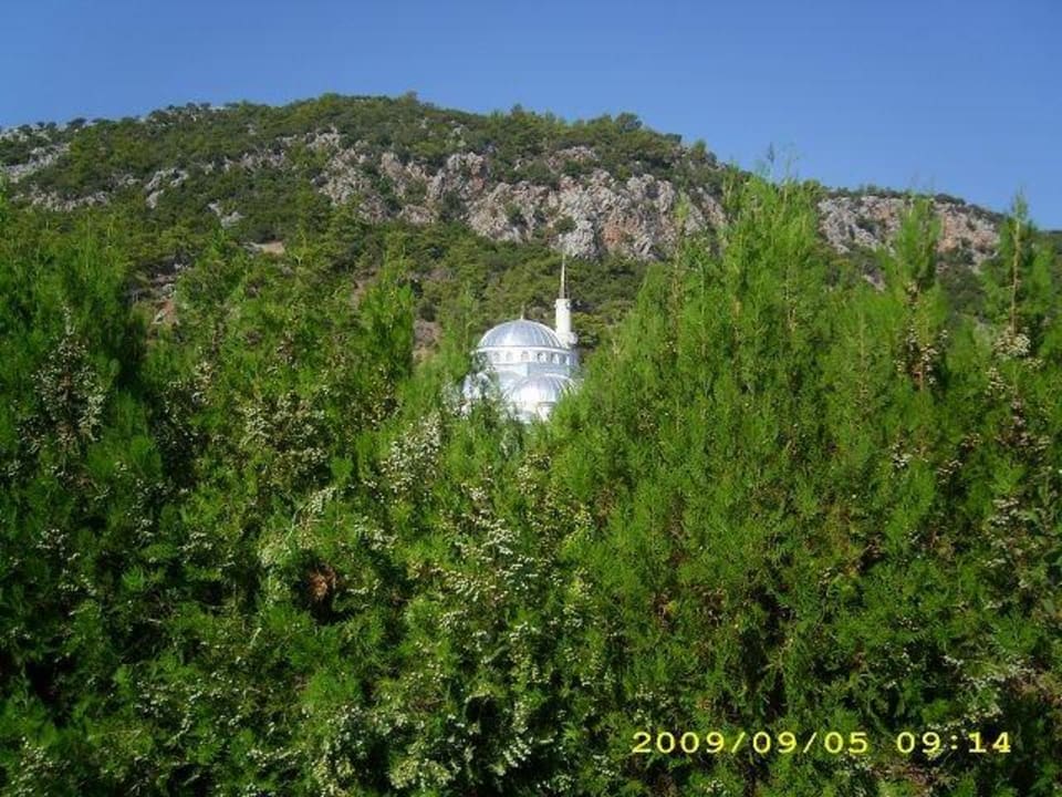 Blick vom Garten auf die Moschee Hotel Anatolia Resort