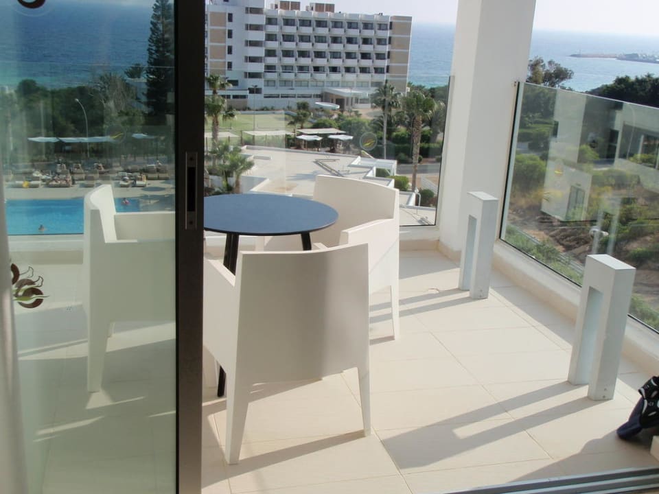 Balkon Napa Mermaid Hotel & Suites