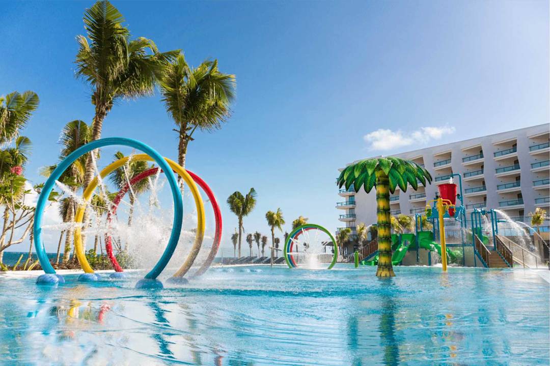 Pool Hilton Cancun, an All-Inclusive Resort