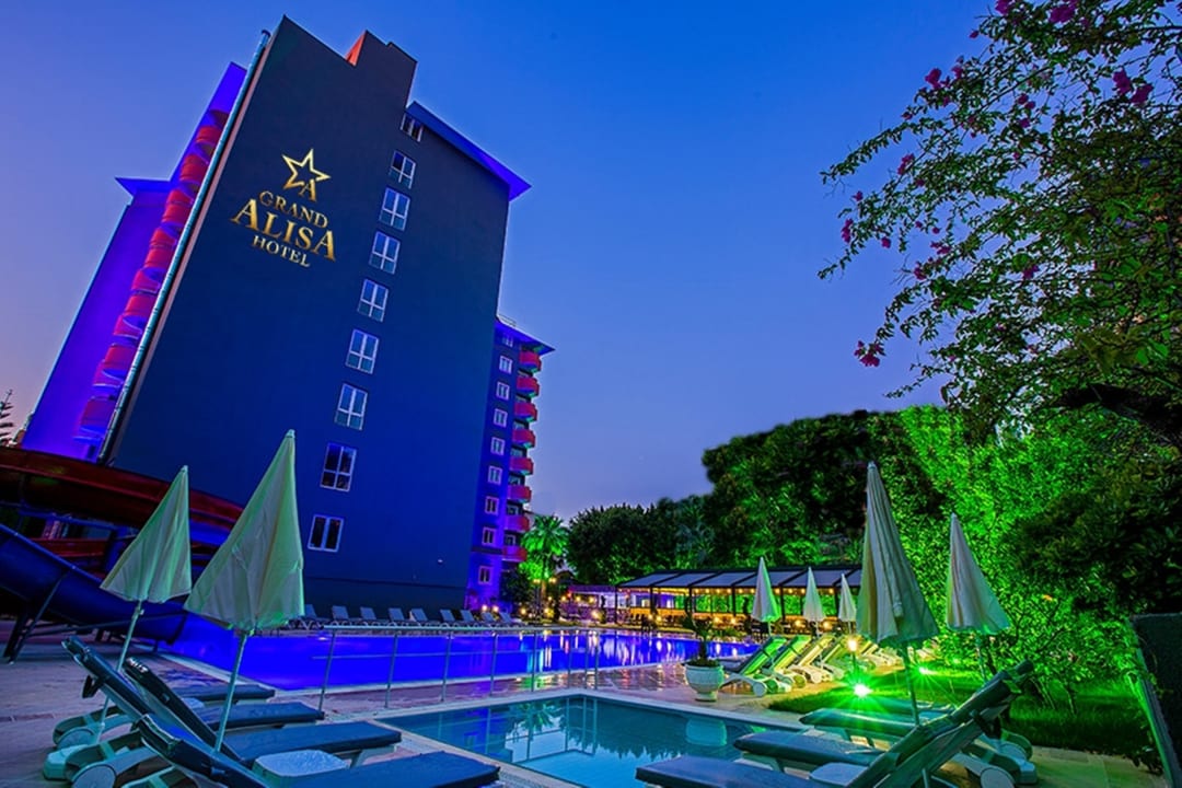 Pool Grand Alisa Hotel