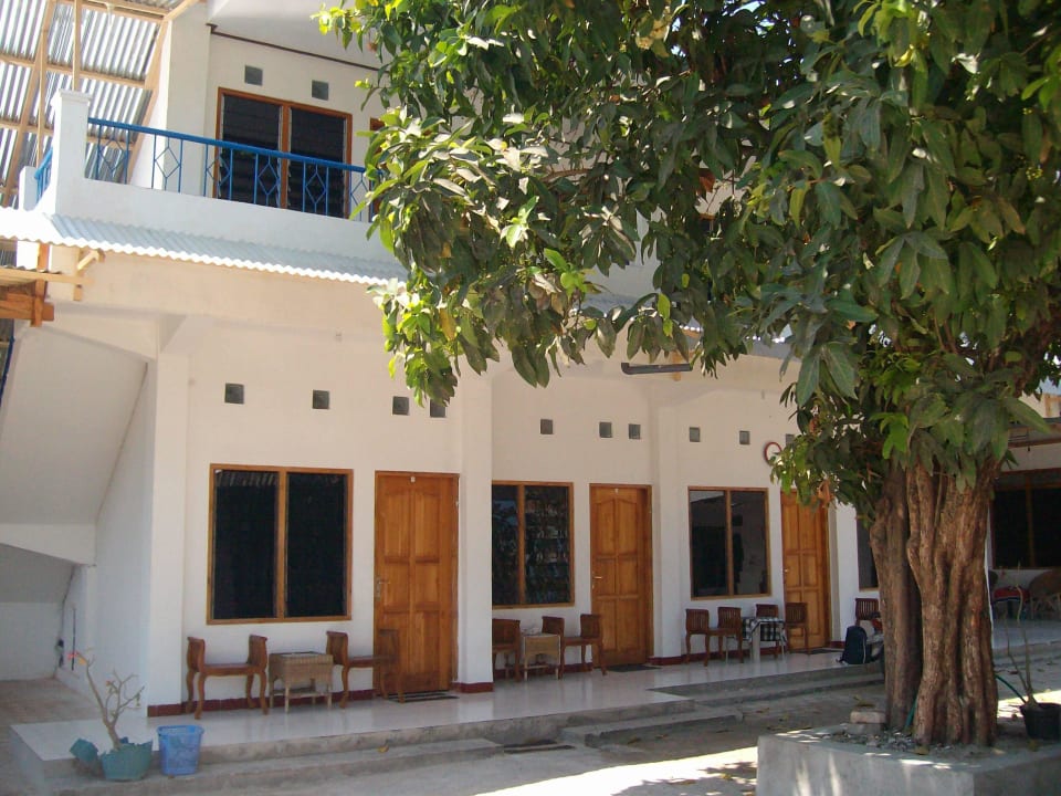 Blick auf die Zimmer Melati Penginapan