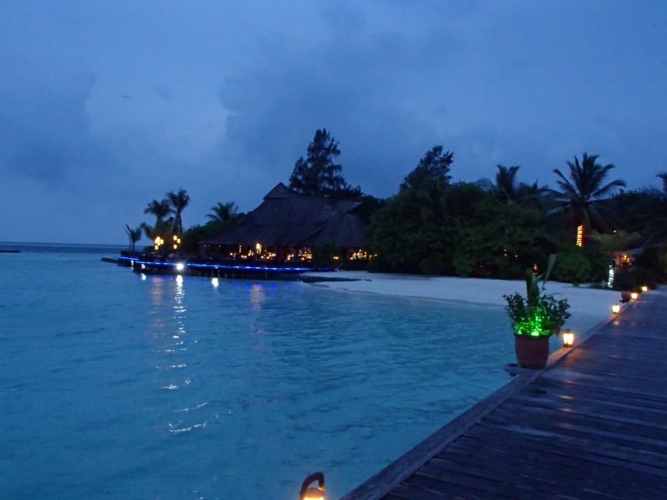 Restaurant bei Sonnenuntergang Komandoo Island Resort & Spa - Adults only