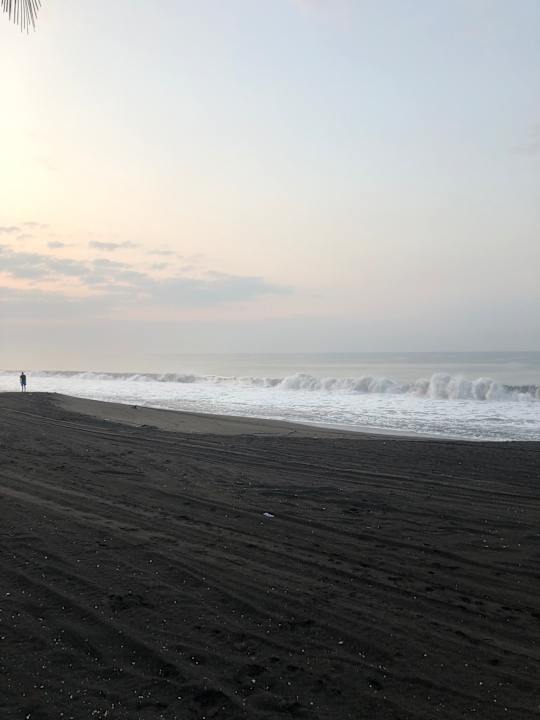 Strand Hotel Cayman Suites