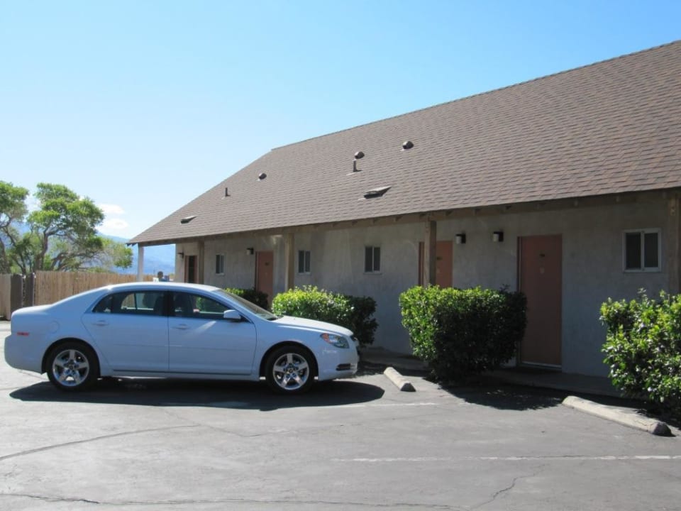 Parken vor dem Zimmer Best Western Frontier Motel