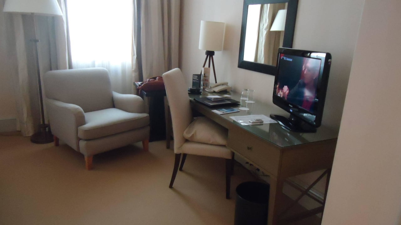 Sitzgruppe mit Schreibtisch Parkhotel Quellenhof Aachen