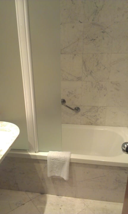 Sehr sauberes Badezimmer NH Barcelona Entenza