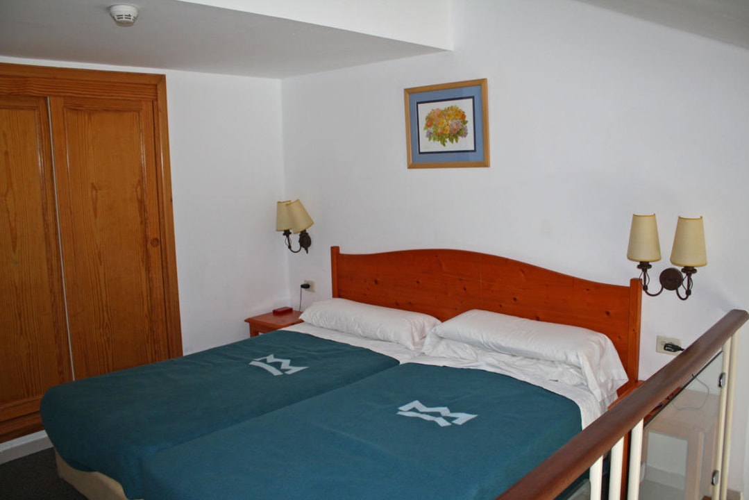 Bett im Familienzimmer Hotel Riu Oliva Beach Resort