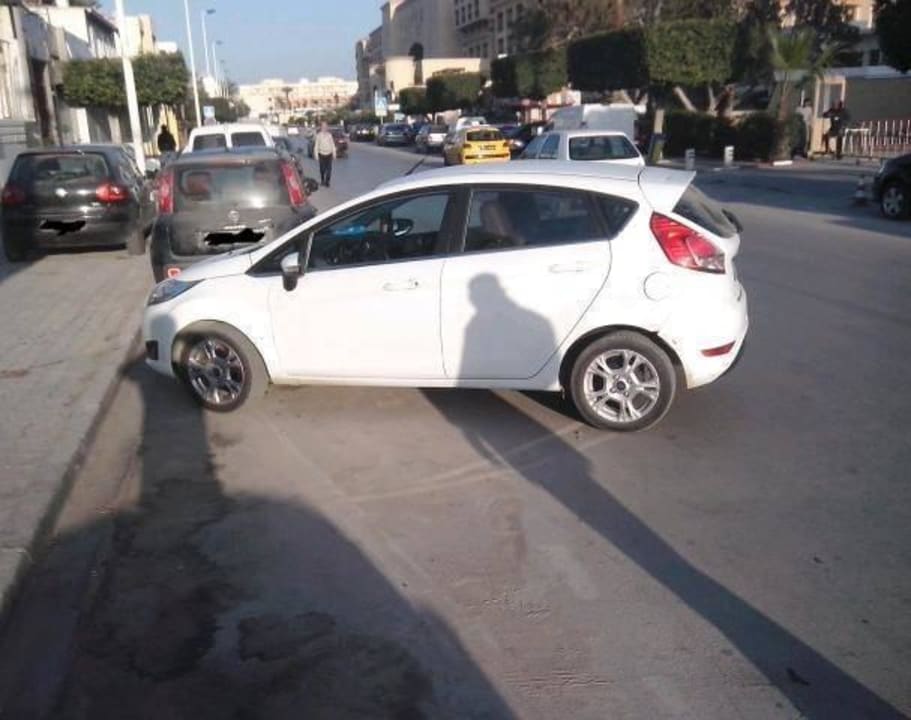 Security untätig in der Nähe (rechts oben) Riadh Palms Resort & Spa