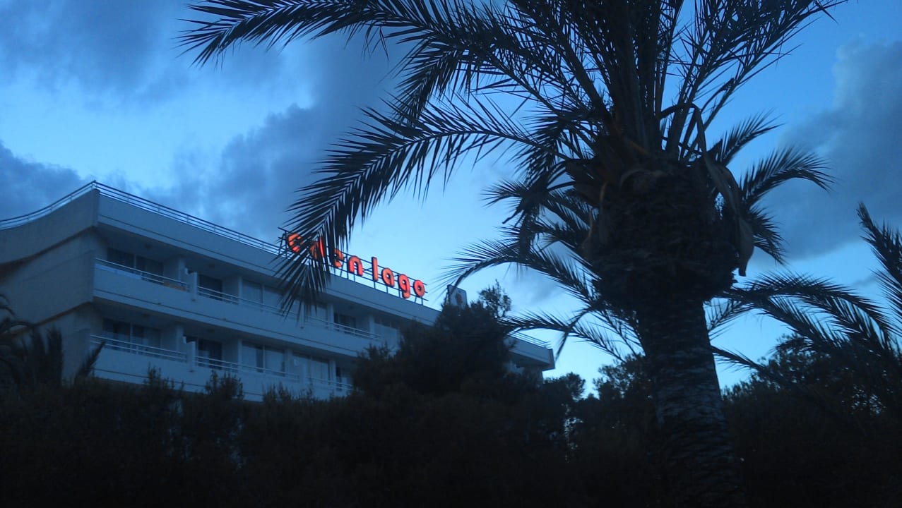 Hotel bei Dämmerung VIVA Eden Lago