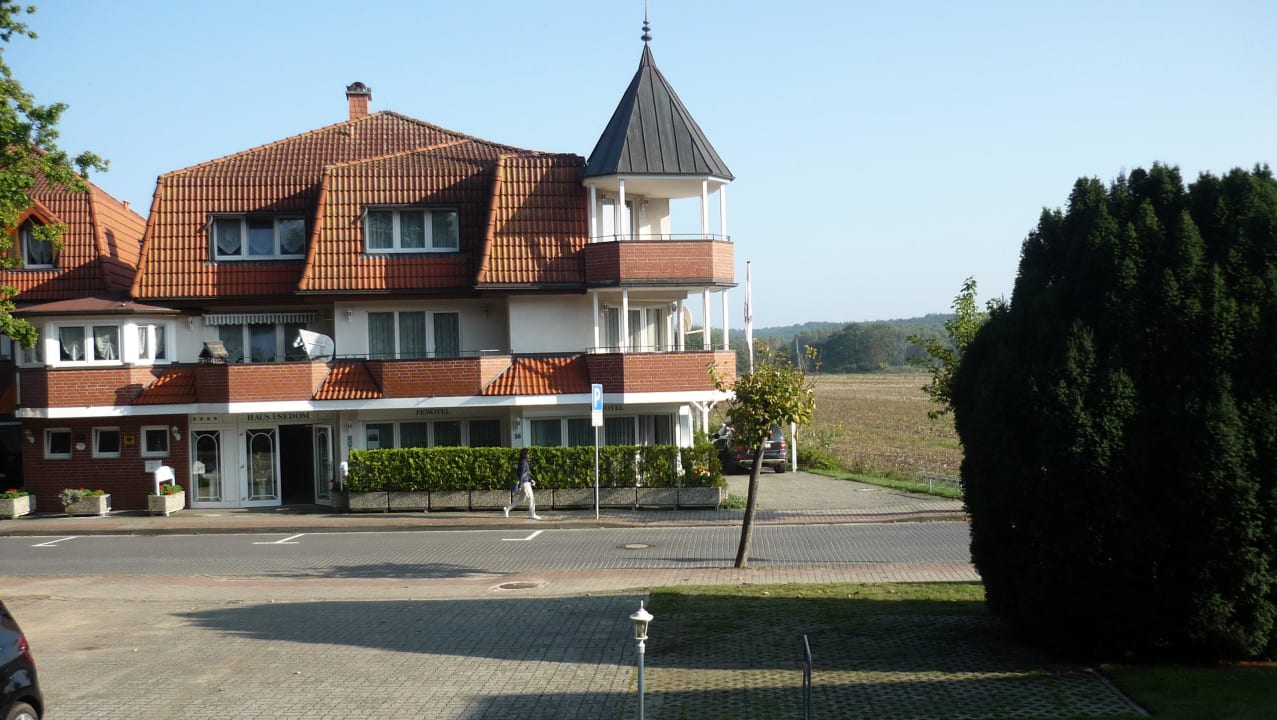 Gegenüber des Hotels Hotel Garni Seeschlösschen