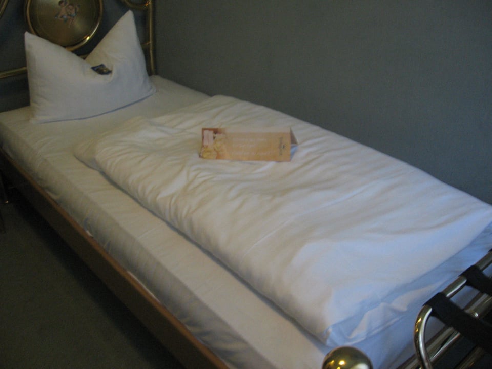 Bett Hotel Hennesburg